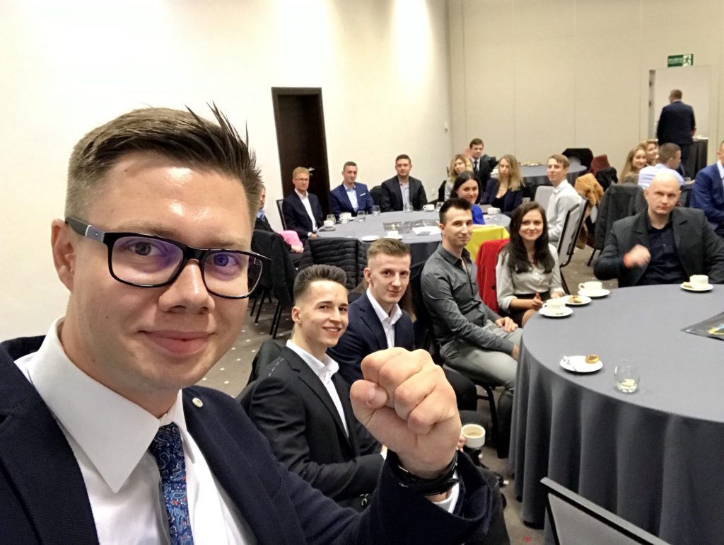 Łukasz Cichocki przed swoim wystąpieniem w Toruniu