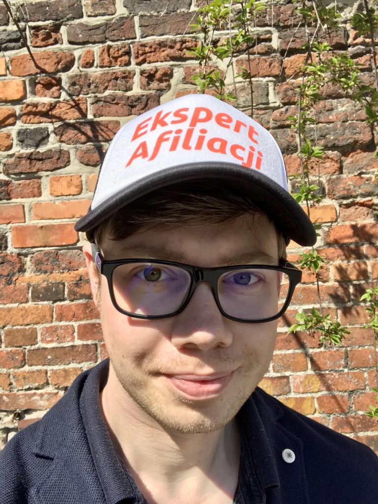 Ekspert Afiliacji Łukasz Cichocki pracował zdalnie zanim stało się to modne