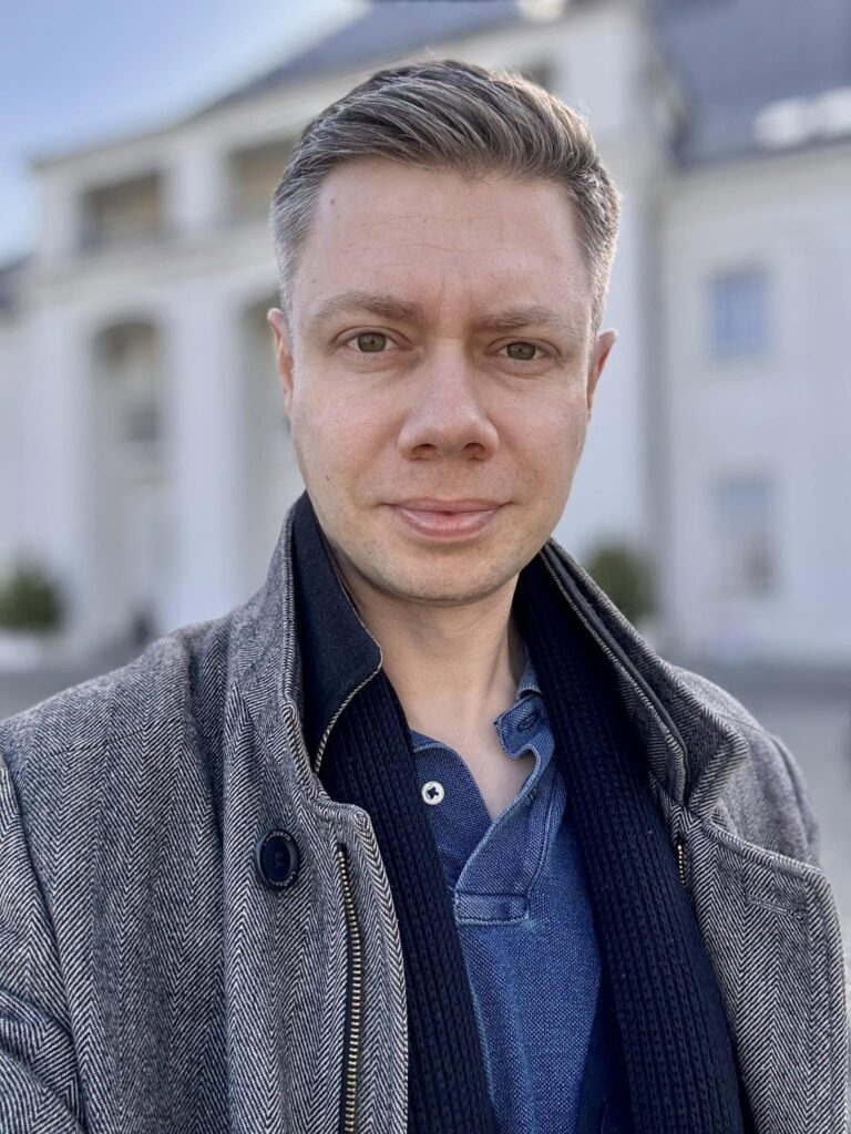 Łukasz Cichocki skutecznie pomaga obniżyć koszty kredytu swoim klientom Łukasz Cichocki skutecznie pomaga obniżyć koszty kredytu swoim klientom